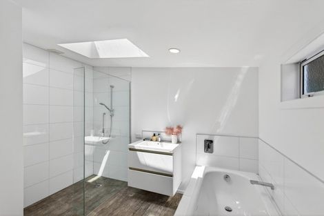 Photo of property in 1 Denholm Road, Hospital Hill, Napier, 4110