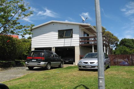Photo of property in 15 Leaming Place, Clarks Beach, 2122