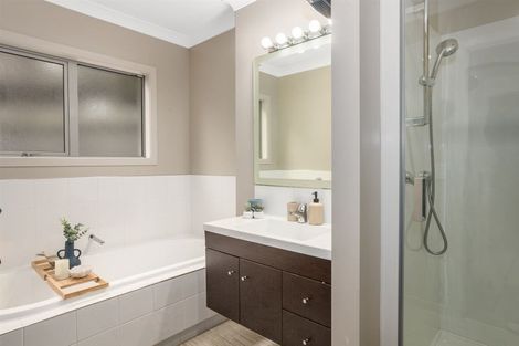 Photo of property in 5 Fiordland Place, Aotea, Porirua, 5024