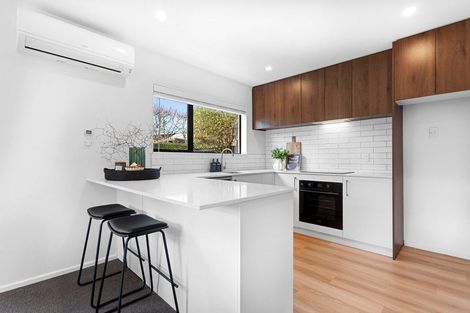 Photo of property in 2/64 Searells Road, Strowan, Christchurch, 8052