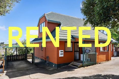 Photo of property in 2/7 Altair Place, Windsor Park, Auckland, 0632