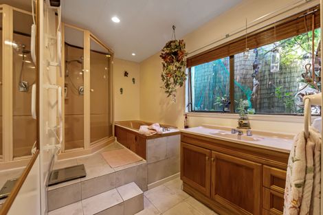 Photo of property in 1394 Whangaparaoa Road, Army Bay, Whangaparaoa, 0930