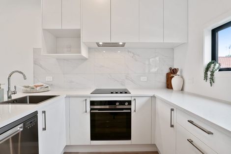 Photo of property in 3 Meg Lane, Glen Eden, 0602