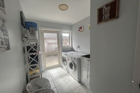 Photo of property in 108 Pacific Drive, Fitzherbert, Palmerston North, 4410