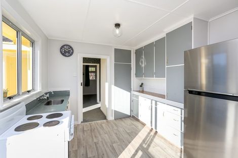 Photo of property in 128 Huatoki Street, Frankleigh Park, New Plymouth, 4310