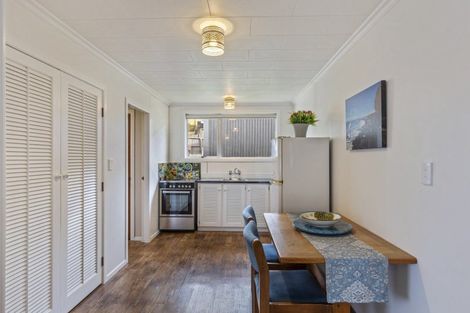 Photo of property in 6 Fairview Place, Westown, New Plymouth, 4310