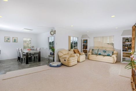 Photo of property in 4 Shannon Place, Torbay, Auckland, 0630
