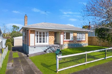 Photo of property in 24 Russell Avenue, Pukekohe, 2120