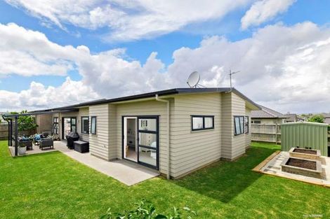 Photo of property in 28 Kuhanui Drive, Karaka, Papakura, 2113