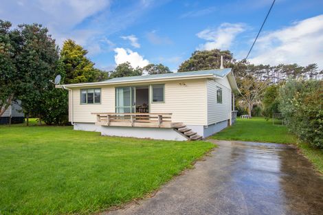 Photo of property in 19 Birds Beach Road, Tapora, 0977