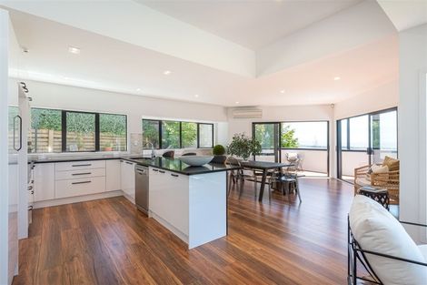 Photo of property in 139 Mount Pleasant Road, Mount Pleasant, Christchurch, 8081