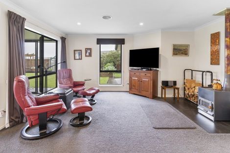 Photo of property in 18 Feist Street, Carterton, 5713