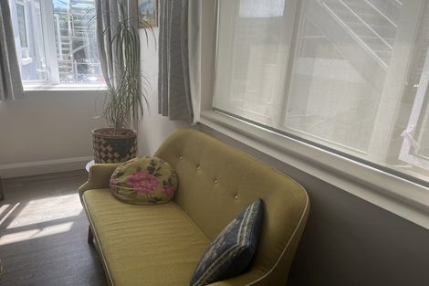 Photo of property in Fountain Court, 5/48 Oriental Parade, Oriental Bay, Wellington, 6011