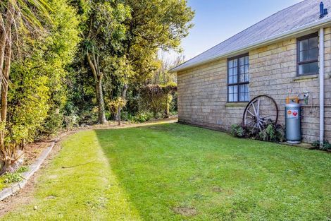 Photo of property in 16 Bridger Place, Eltham, 4322