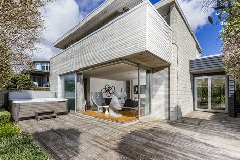 Photo of property in 28 Muritai Road, Milford, Auckland, 0620