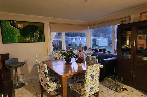 Photo of property in 1 Holmes Grove, Naenae, Lower Hutt, 5011