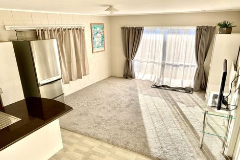 Photo of property in 37 Marellen Drive, Red Beach, 0932