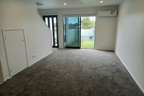 Photo of property in 5/2 Jadewynn Drive, Massey, Auckland, 0614