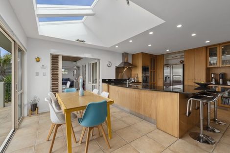 Photo of property in 14 Lansdowne Street, Bayswater, Auckland, 0622