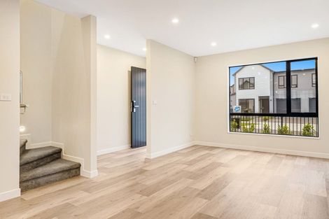 Photo of property in 10 Babos Avenue, Kumeu, 0810