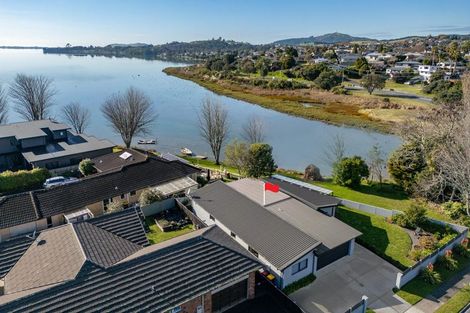 Photo of property in 205 Welcome Bay Road, Welcome Bay, Tauranga, 3112