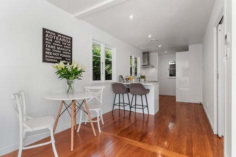 Photo of property in 16a Fairfax Avenue, Northcote, Auckland, 0627