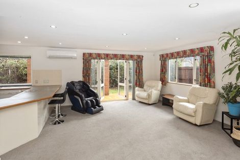 Photo of property in 94 Memorial Avenue, Ilam, Christchurch, 8053