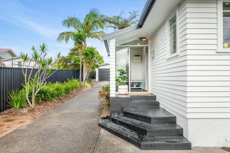 Photo of property in 1 Allington Road, Massey, Auckland, 0614