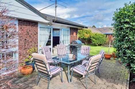 Photo of property in 15 Donzella Place, Conifer Grove, Takanini, 2112