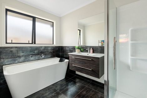 Photo of property in 81 Pakanga Grove, Pyes Pa, Tauranga, 3112