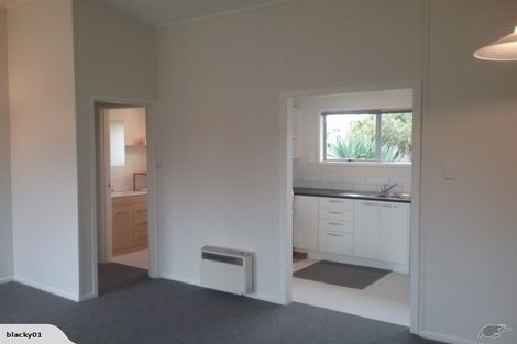 Photo of property in 7a Lynwood Road, New Lynn, Auckland, 0600