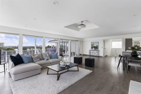 Photo of property in 81a Stanley Point Road, Stanley Point, Auckland, 0624