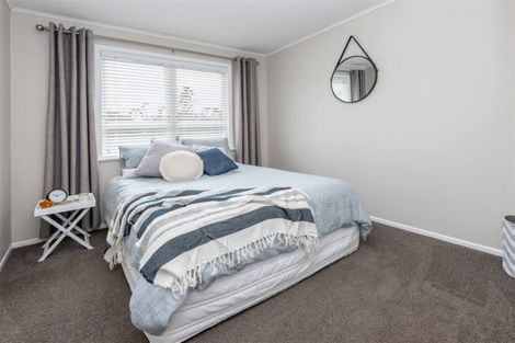 Photo of property in 122 Ennis Avenue, Pakuranga Heights, Auckland, 2010
