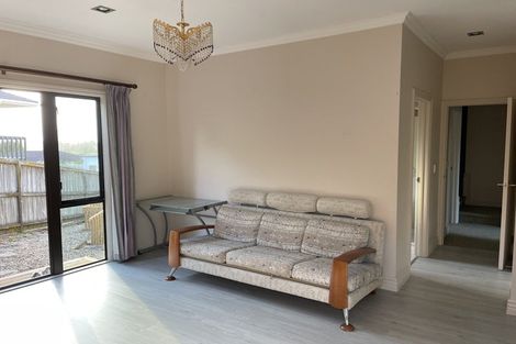 Photo of property in 24 Glenshee Place, Highland Park, Auckland, 2010