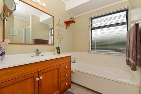 Photo of property in 22 Halcione Close, Flagstaff, Hamilton, 3210
