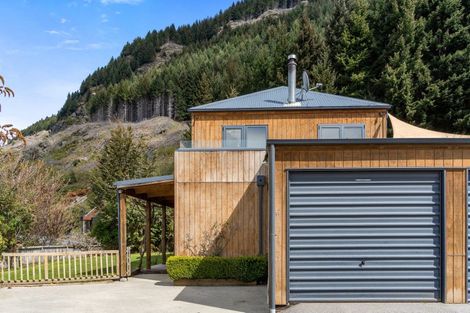 Photo of property in 33 Arawata Terrace, Fernhill, Queenstown, 9300