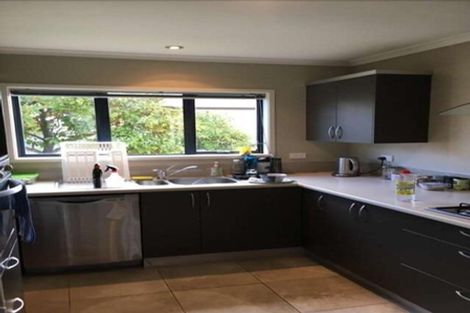 Photo of property in 4 Vicente Place, Oteha, Auckland, 0632