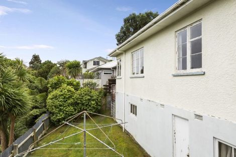Photo of property in 32 Victoria Road, New Plymouth, 4310