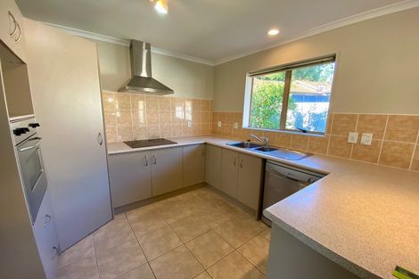 Photo of property in 10 Burton's Drive, Swanson, Auckland, 0614