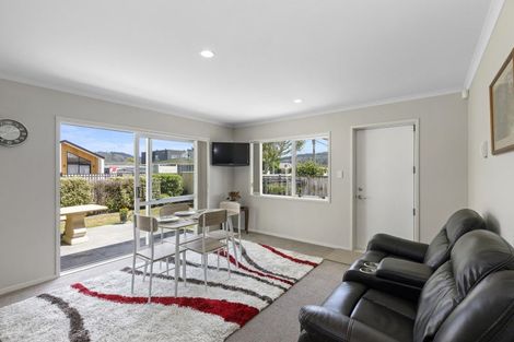 Photo of property in 27 Fraser Crescent, Elderslea, Upper Hutt, 5018
