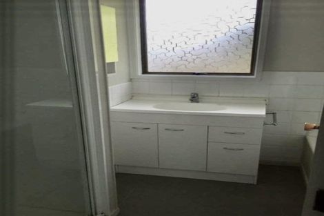 Photo of property in 96 Reynella Drive, Massey, Auckland, 0614