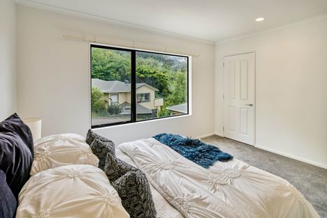 Photo of property in 5 Bishops Glen, Tawa, Wellington, 5028