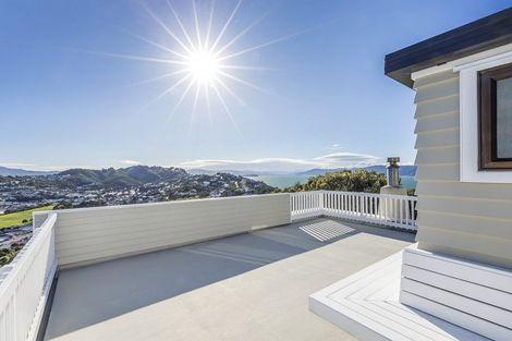 Photo of property in 124 Seatoun Heights Road, Seatoun, Wellington, 6022
