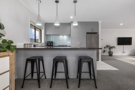 Photo of property in 28 Mooring Close, Whitby, Porirua, 5024