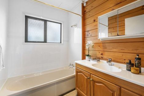 Photo of property in 1/45 Target Road, Totara Vale, Auckland, 0629