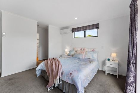 Photo of property in 17 Ormrod Grove, Riverstone Terraces, Upper Hutt, 5018