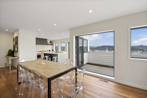 Photo of property in 4 Robieson Lane, Roseneath, Wellington, 6011