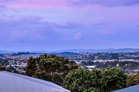 Photo of property in 10 Hamlet Place, Pukekohe, 2120