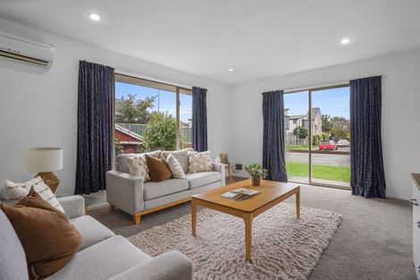 Photo of property in 17 Broadbent Street, Riccarton, Christchurch, 8041