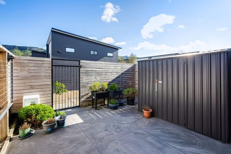 Photo of property in 2/9 Surrey Street, Tawa, Wellington, 5028